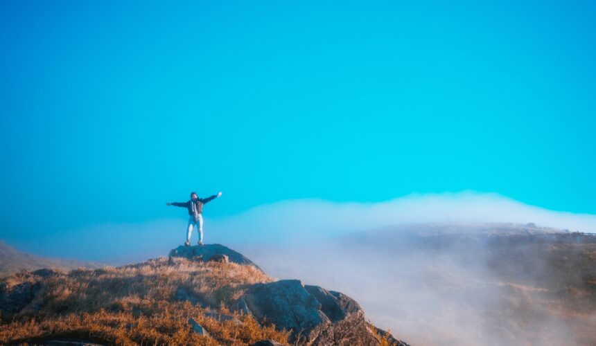 le-tan-nsexDkLGC-c-unsplash Un munte cucerit